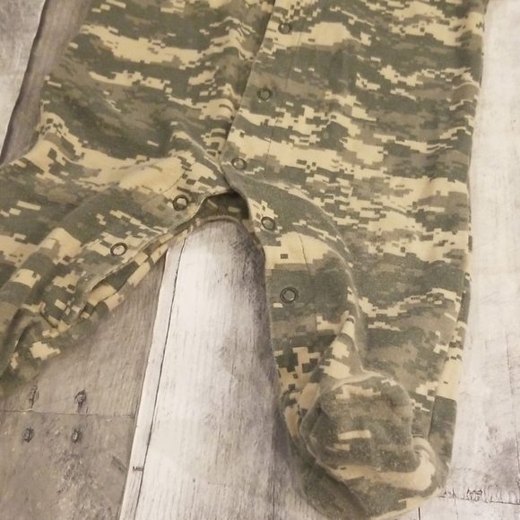 US Army baby button up onesie - Picture 3 of 4